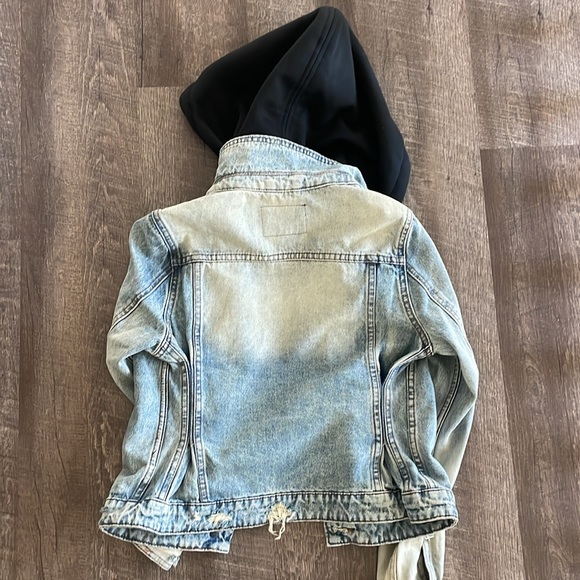 Like New - Blank NYC denim jacket with hood in Encounter, size small - Picture 14 of 14
